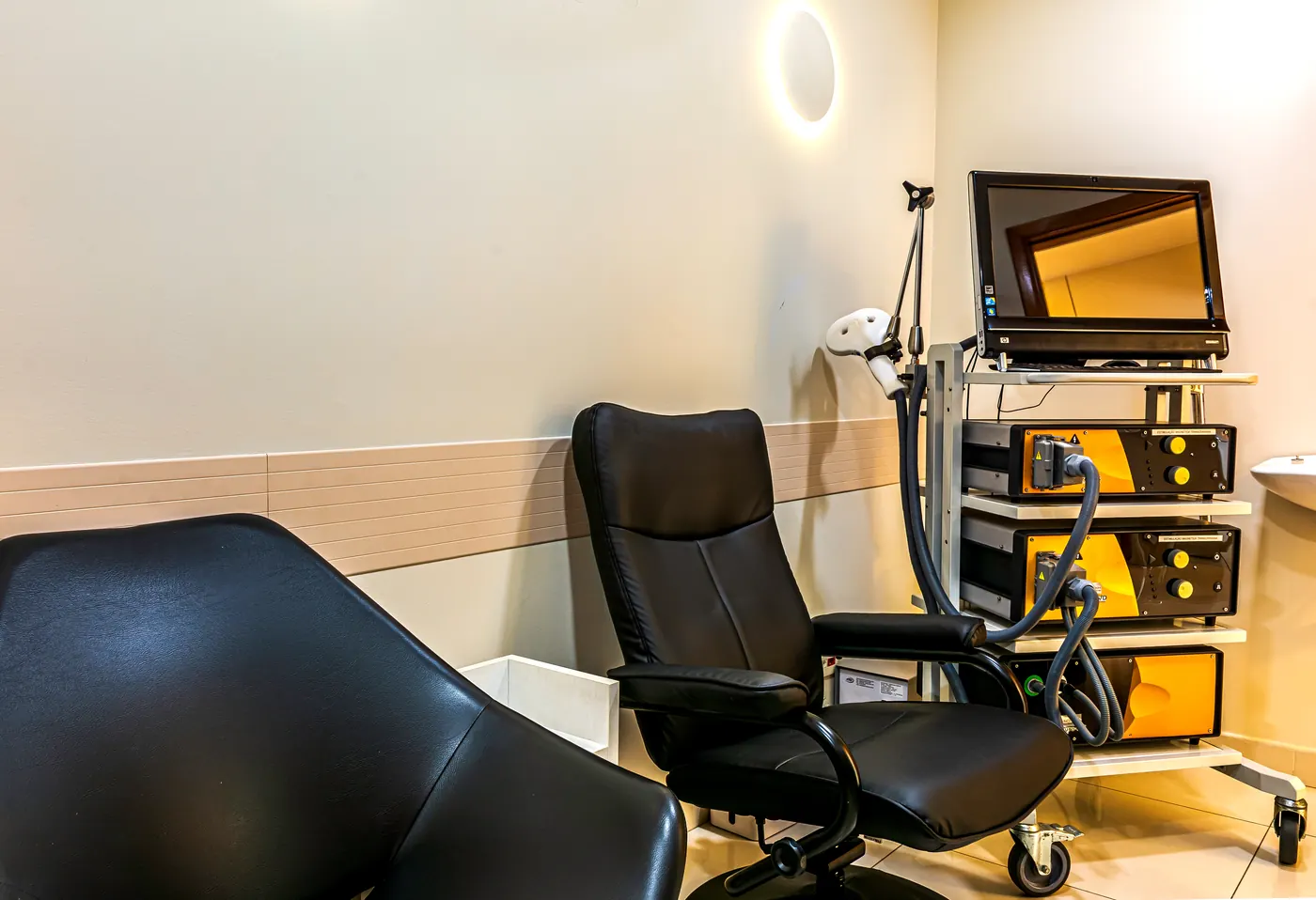 Sala de neuromodulação da Clínica Higashi, em Botafogo